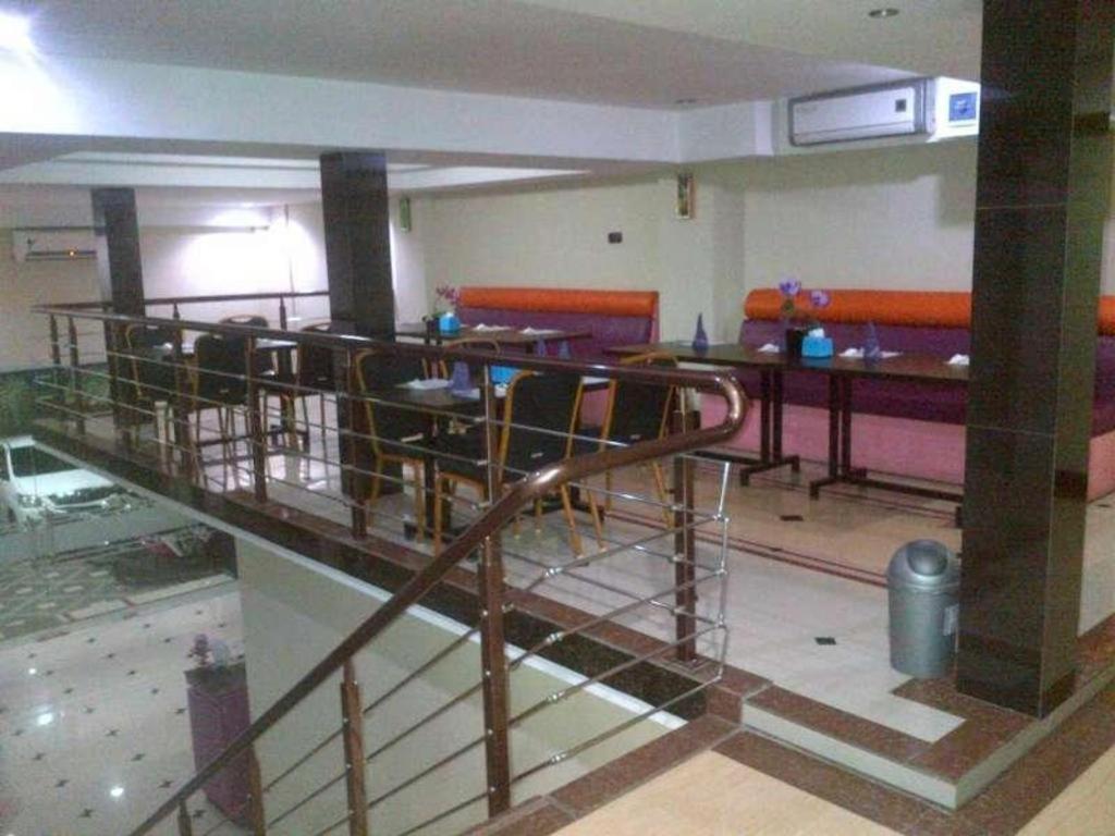 Erin Int Hotel Makassar Extérieur photo