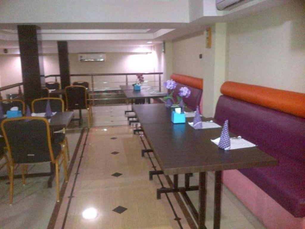 Erin Int Hotel Makassar Extérieur photo